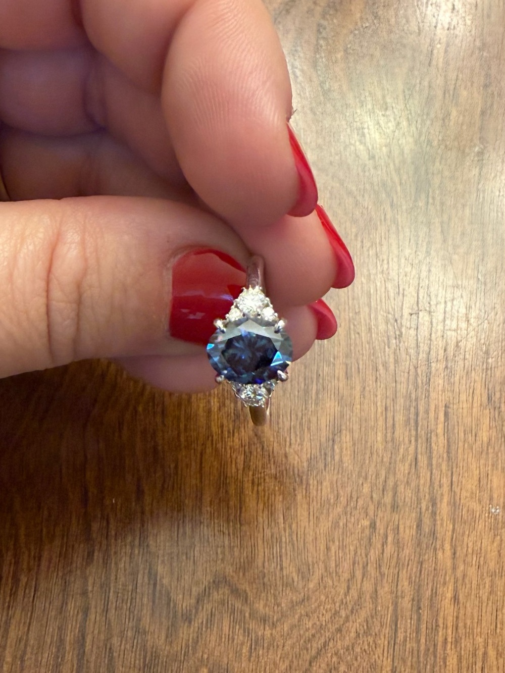 Elegant 2 caratBlue Moissanite Ring with 3 Moissanite Stones on each side size 7 - Picture 3 of 9